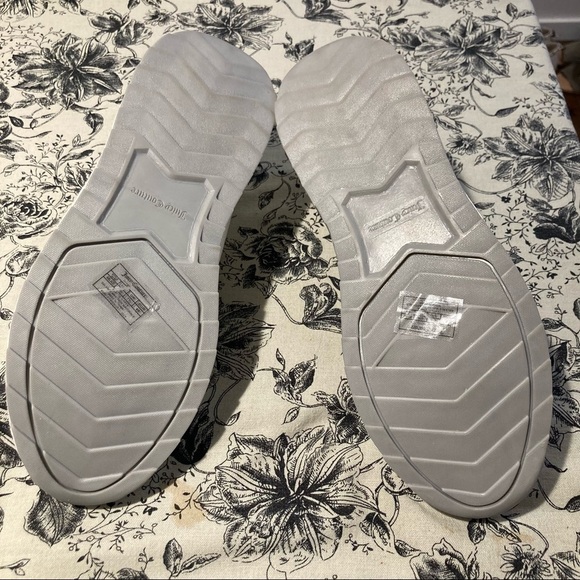JUICY COUTURE Sz 9.5 White and Silver Rhinestone Pull On Knit Top  Chunky Shoes - Picture 7 of 9